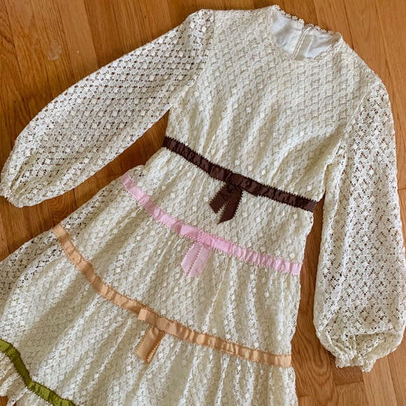 Vintage Dresses & Skirts - 1960s lace + ribbon balloon sleeve crochet dress